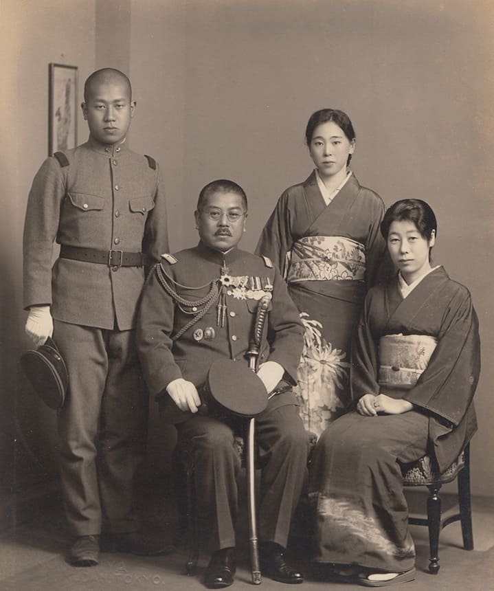 Photo with Japanese Aide-de-camp to the Emperor (Chamberlain) Badge.jpg