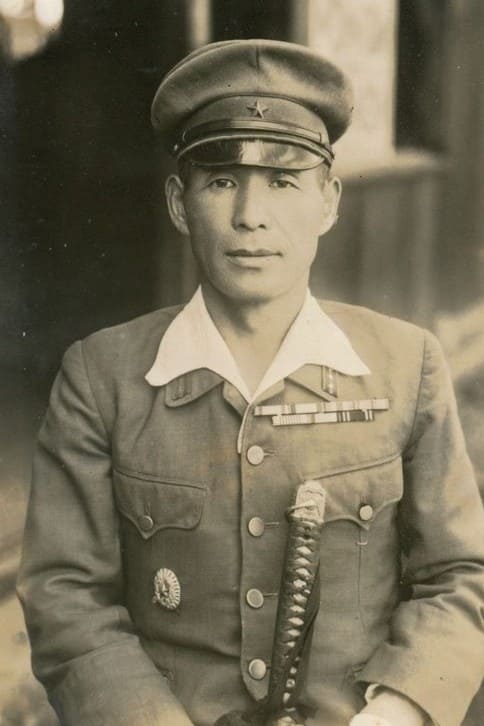 Photo with Japanese Commanding  Officer's Badge.jpeg