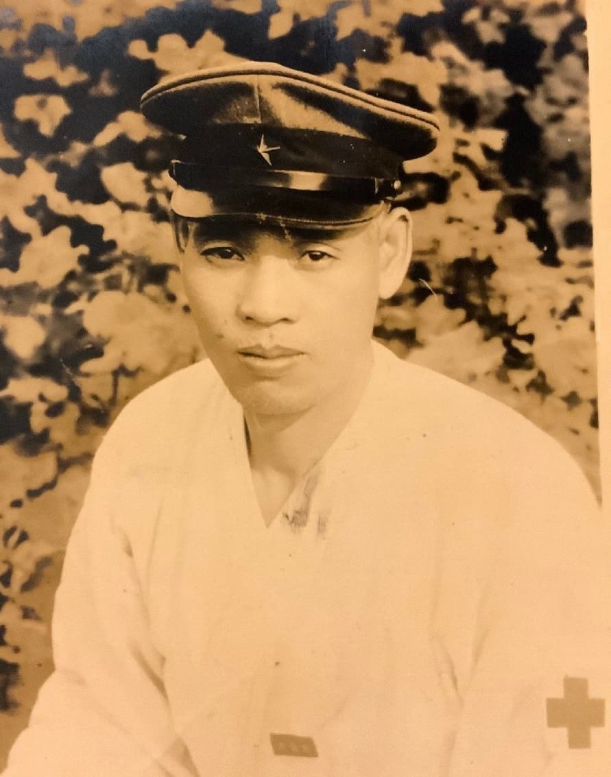 Photo with Japanese Red Cross Shoulder Patche.jpg