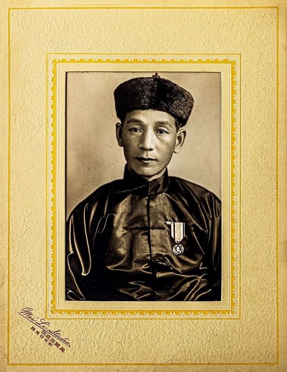 Photo with Manchukuo Flag Badge.jpg