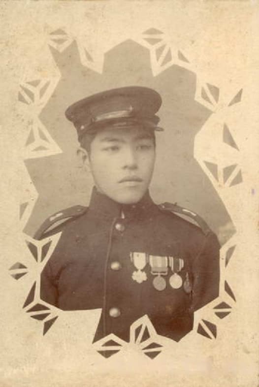 Photo with Russo-Japanese War Relief  Commemorative Medal.jpeg