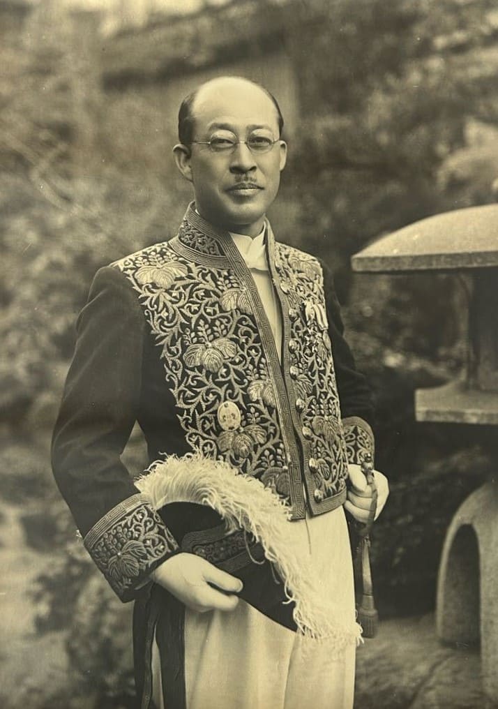 Photo with Sōninkan attendant’s badge.jpg