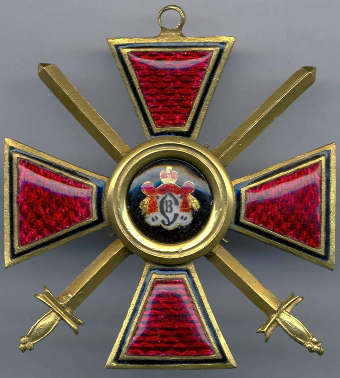 Поддельный орден Святого Владимира 1-й степени в бронзе.jpg