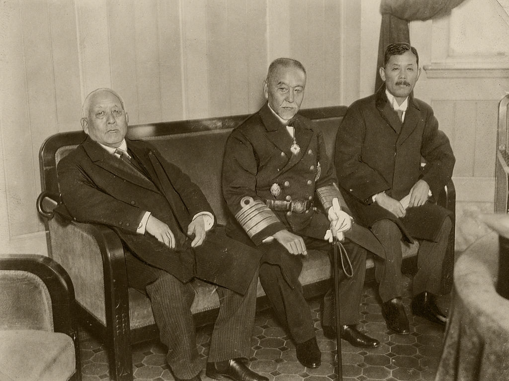 Prime Minister Reijiro Wakatsuki Admiral Makoto Saito (L) on the way to Hayama to visit Emperor Taisho at Tokyo Station on December 15, 1926 in Tokyo (2).jpg