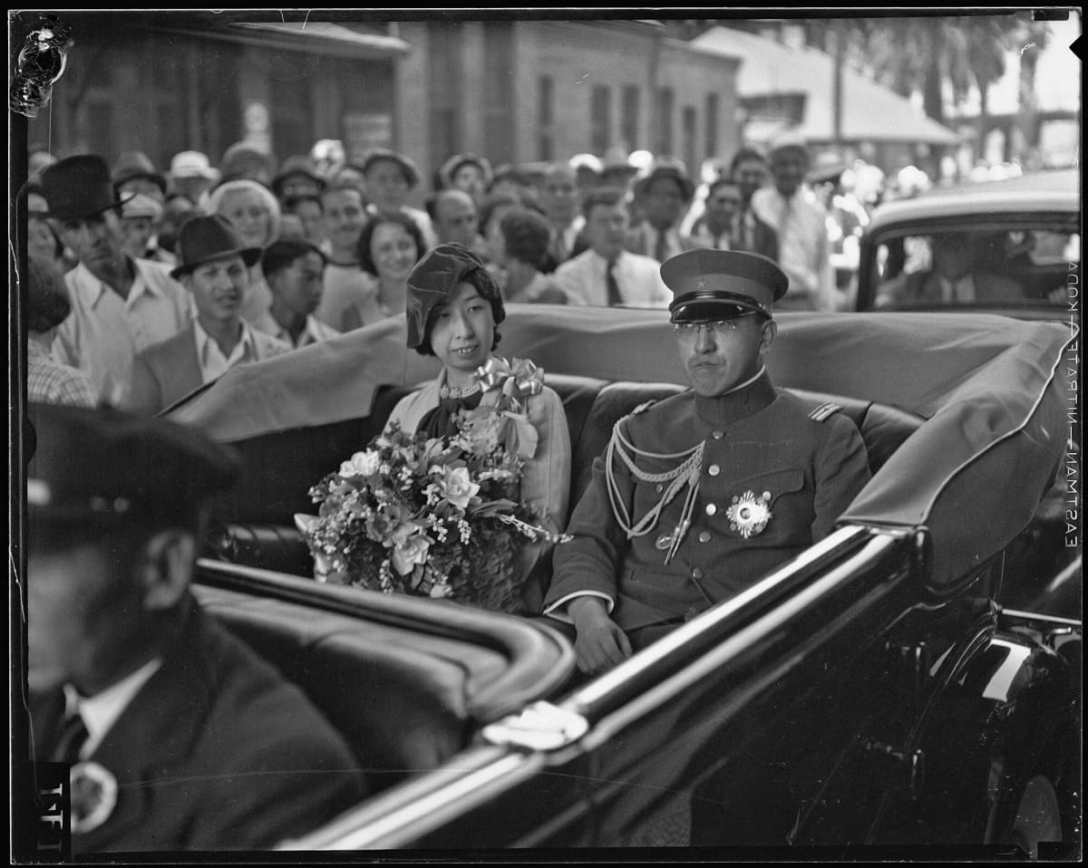 Prince and Princess  Kaya of Japan in an automobile greeted by a crowd, Los Angeles, 1934.jpg