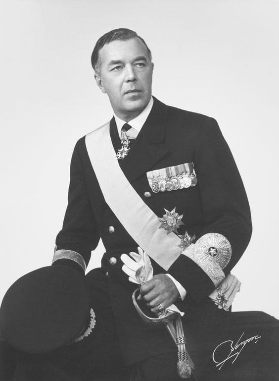 Prince Bertil as a Swedish admiral (1964).jpg
