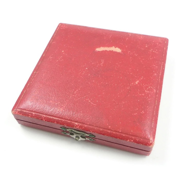 Prince Chichibu Marriage  Commemorative Medal  from the Ministry of Finance 秩父宮殿下御成婚記念大蔵省牌.jpg