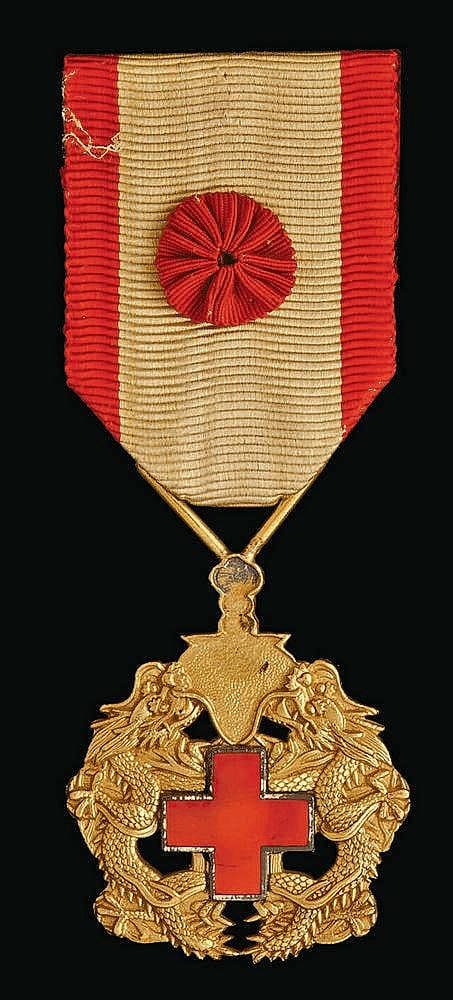 Qing China Red Cross Medal 大清國紅十字會章.jpg