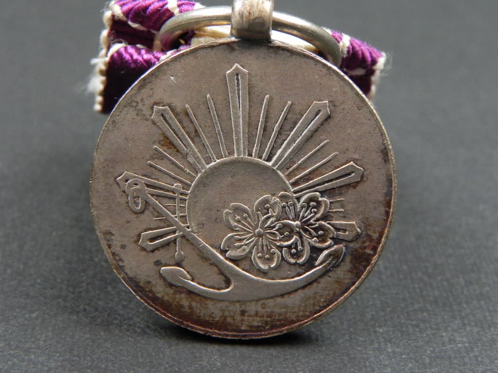 Qing Conquest   Triumphal Return Commemorative Medal 明治廿八年五月征清凱旋紀念章.jpg