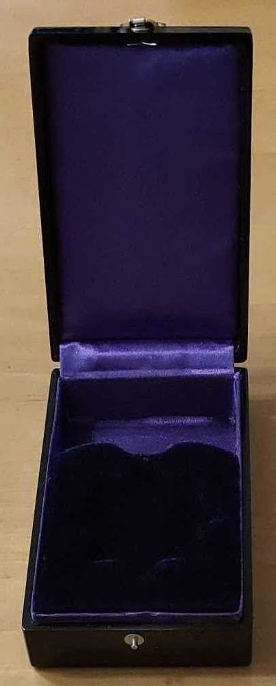 Replica of 4th class  Golden Kite Order Case.jpg