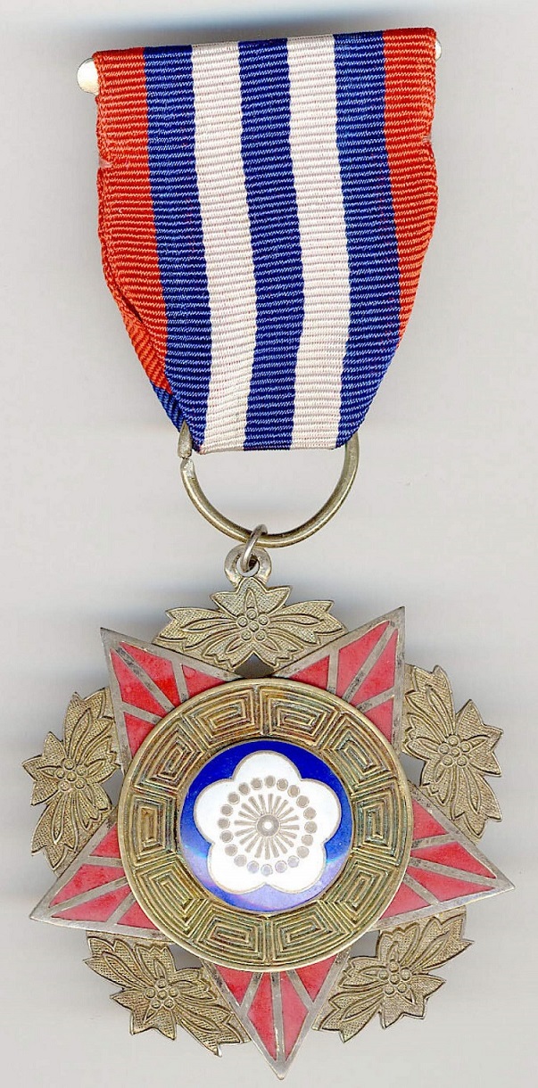 Republic of China Medal of Armed Forces A grade 1st class..jpg