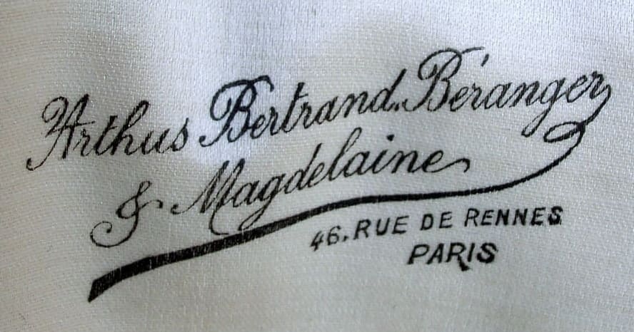 Royal Order of Cambodia made by Arthus  Bertrand Paris.jpg