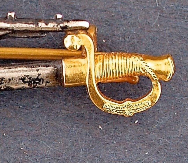 Russian-made miniature with pin in the form of weapon For Bravery — копия.jpg