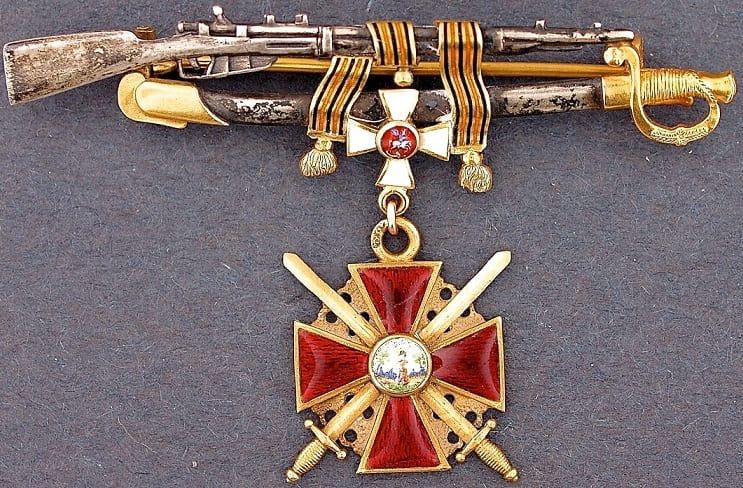 Russian-made miniature with pin in the form of weapon For Bravery — копия — копия.jpg