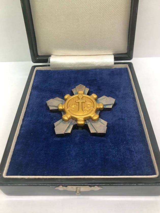 Seaman's    Diligence Badge and additional  inscription 海務院.jpg