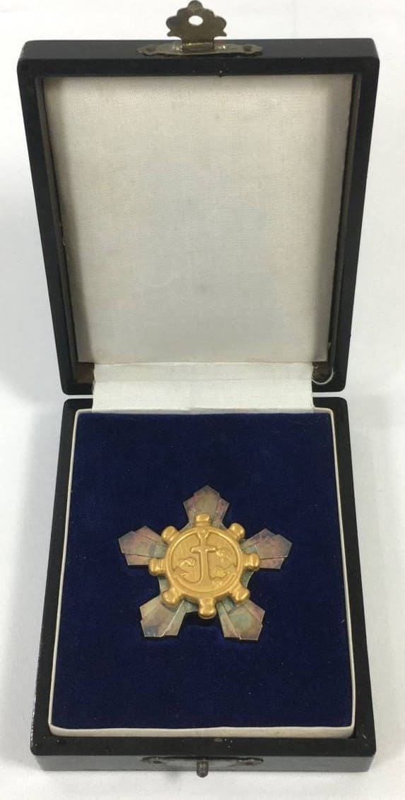 Seaman's  Diligence Badge   type 1943.jpg