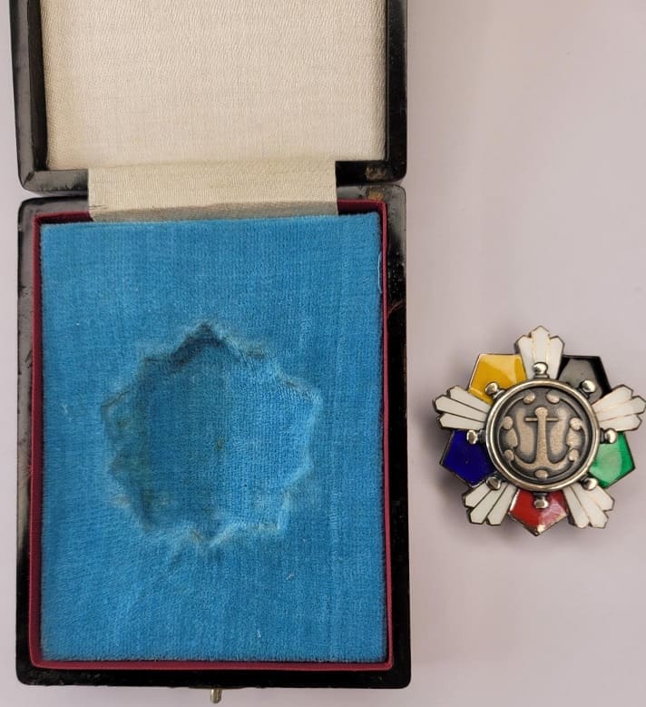 Seaman's  Service  Badge type 1940 from the Ministry of Communications.jpg