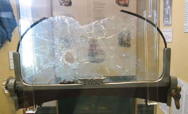 Shattered windscreen.jpg
