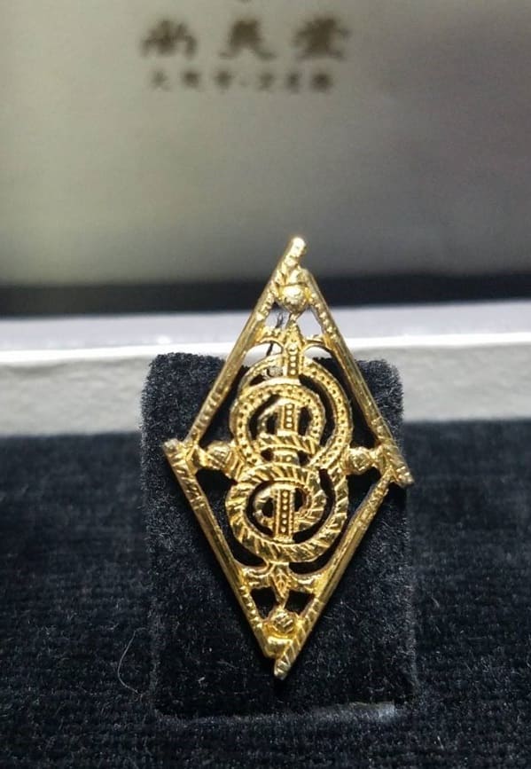 Shobido_brooch.jpg