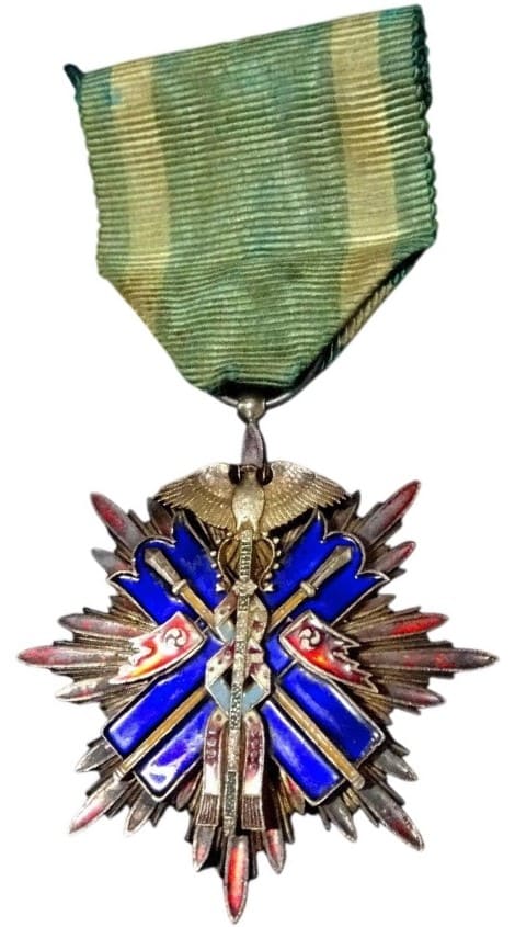 Sick 5th class order of the Golden Kite.jpg