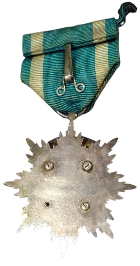 Sick 5th class order of the  Golden Kite.jpg