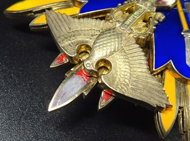Sick  breast star of the Golden Kite order from Meiji era.jpg