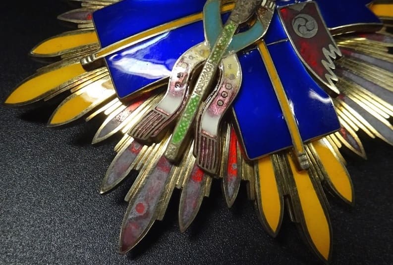Sick breast star of the Golden  Kite order from Meiji era.jpg