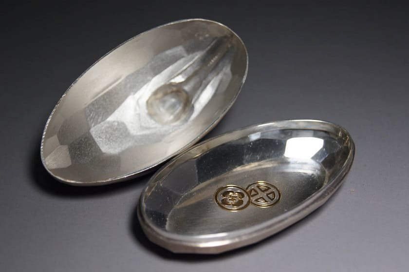 Silver_Bonbonniere.jpg