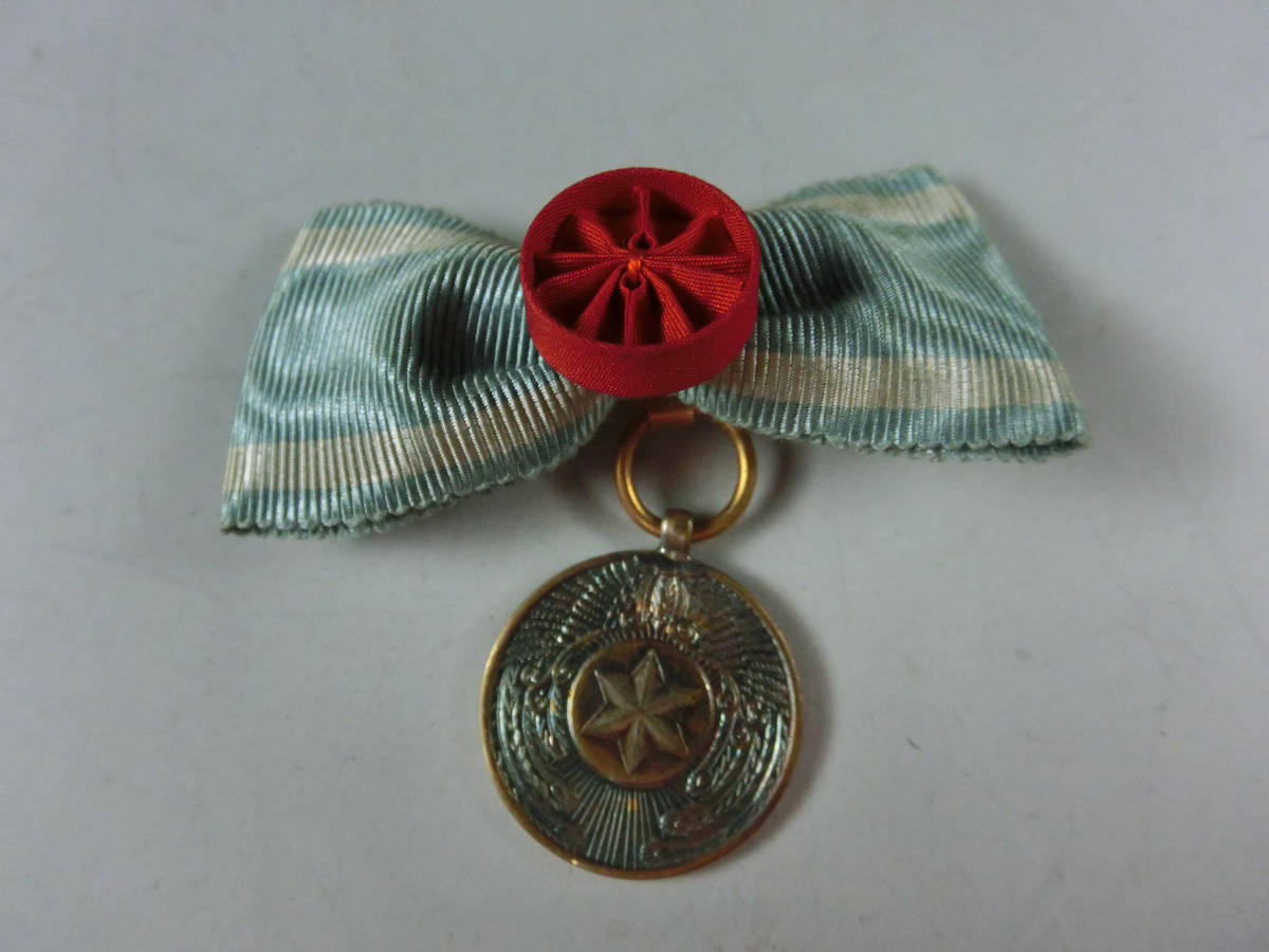 Special Member's Badge with Rosettes.jpg