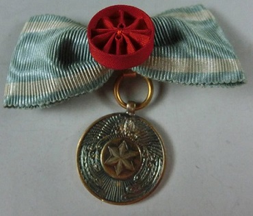 Special Member's Badge with Rosettes.jpg
