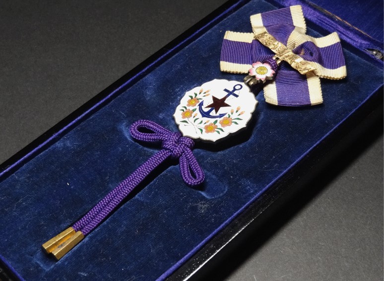Special Merit Badge of Women's Patriotic Association 愛国婦人会 特別有功章.JPG