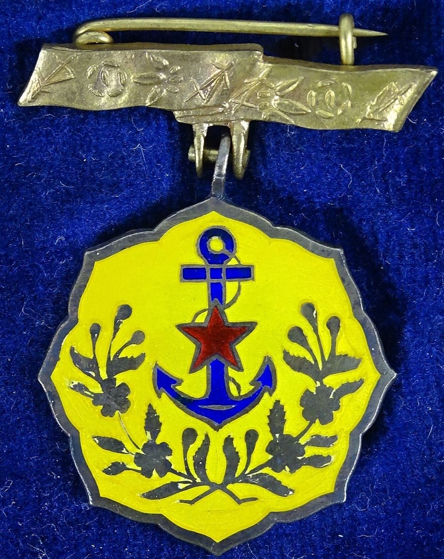 Special Supporter Member Badge of Women's Patriotic Association.jpg