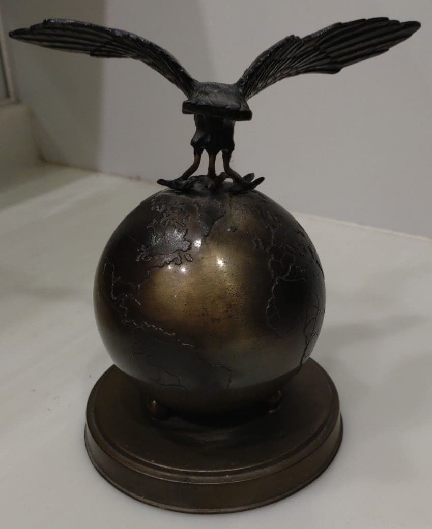 Statue of Three-legged Raven  Yatagarasu.jpg