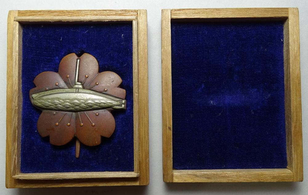 Submariner Badge of Engineer Petty Officer 1st class Tadashi Haneda.jpg