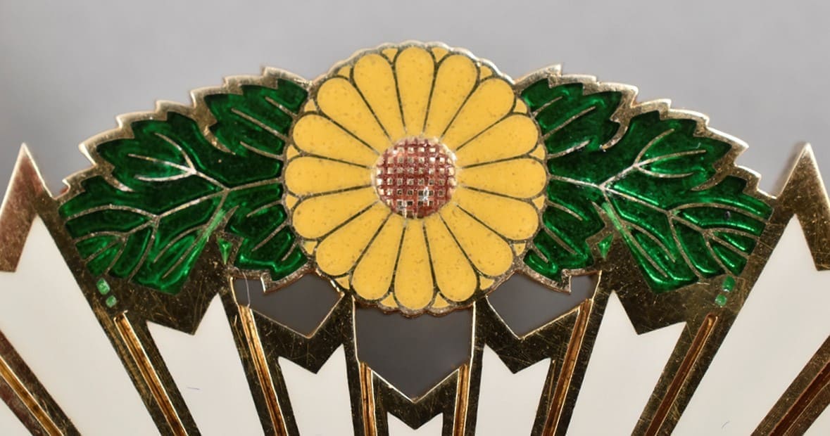 Supreme Order of the Chrysanthemum_Showa Era.jpg
