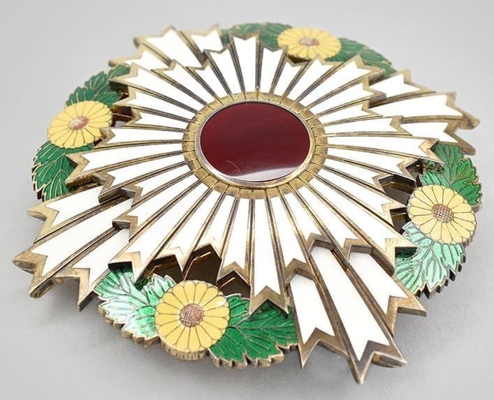 Supreme Order of the_Chrysanthemum Showa Era.jpg