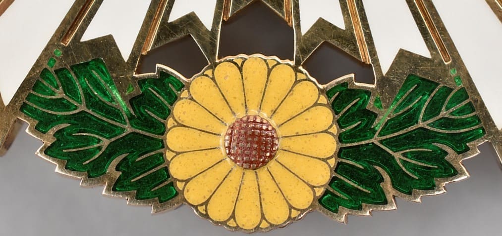 Supreme Order of the_Chrysanthemum Showa_Era.jpg