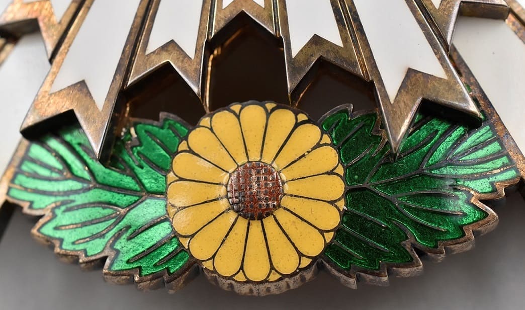 Supreme_Order of the_Chrysanthemum Showa_Era.jpg