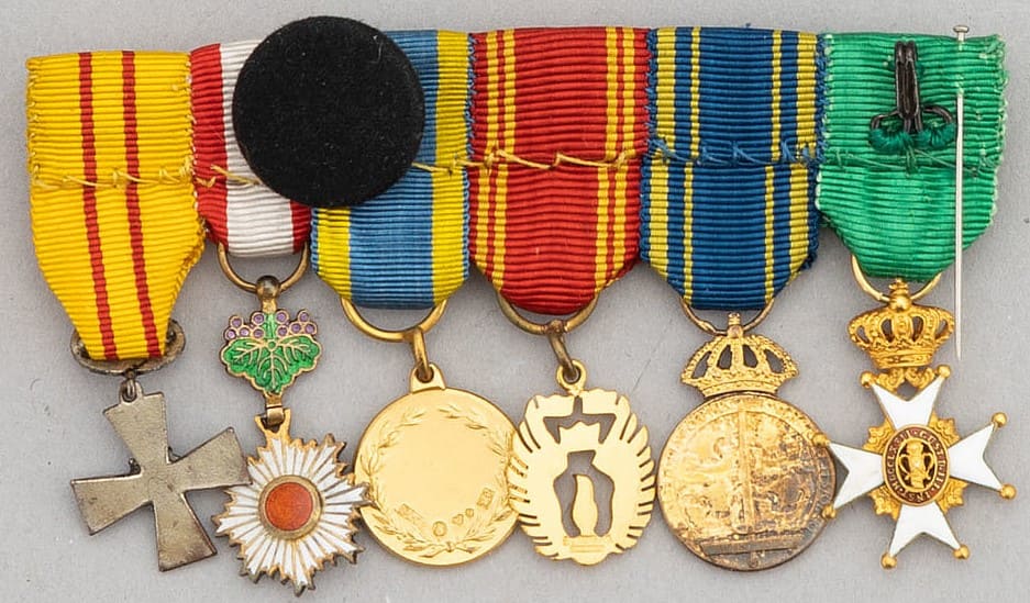 Swedish Miniature Group with the  Order of the Rising Sun.jpg