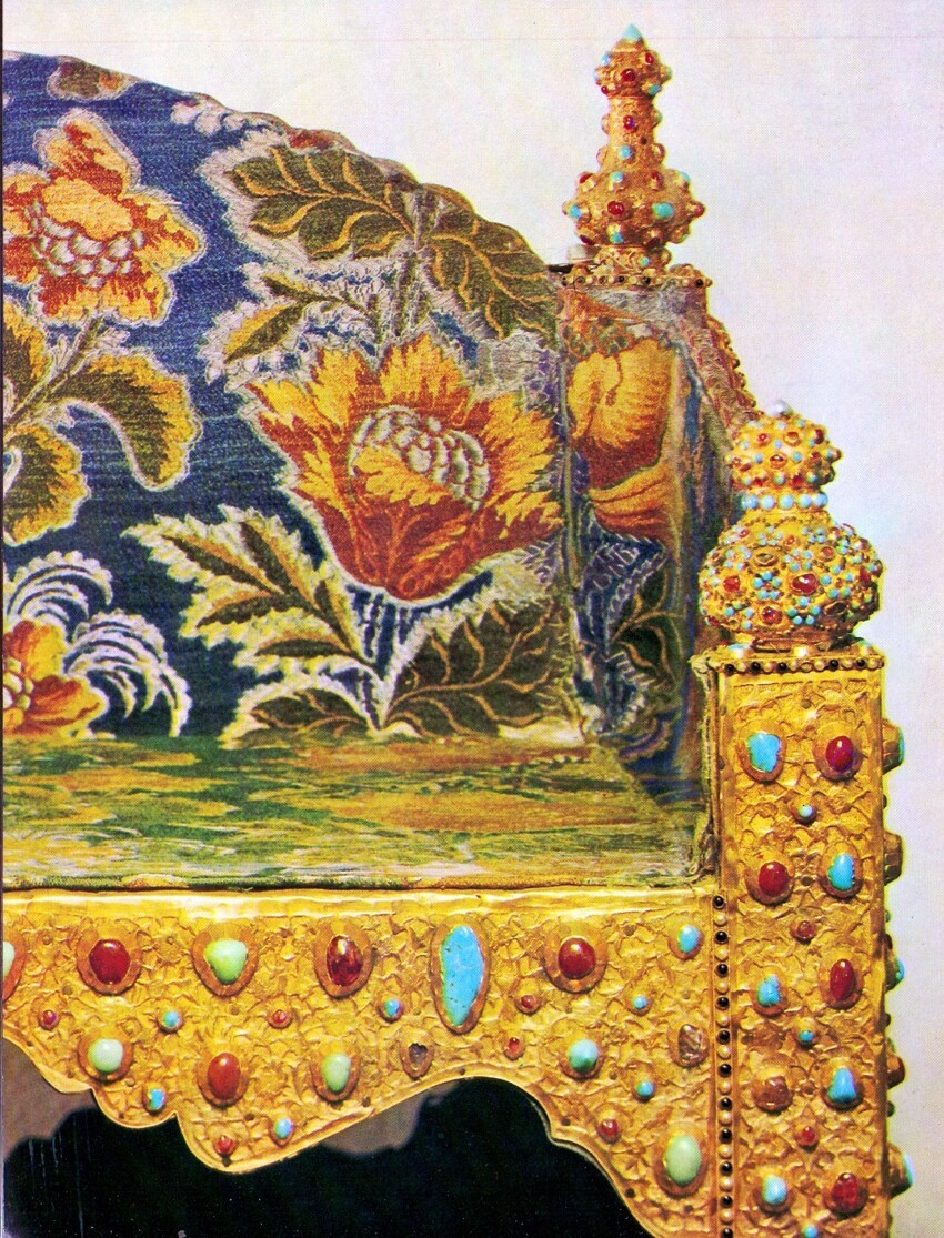 The Ancient State Regalia 1979 Armoury15.jpg