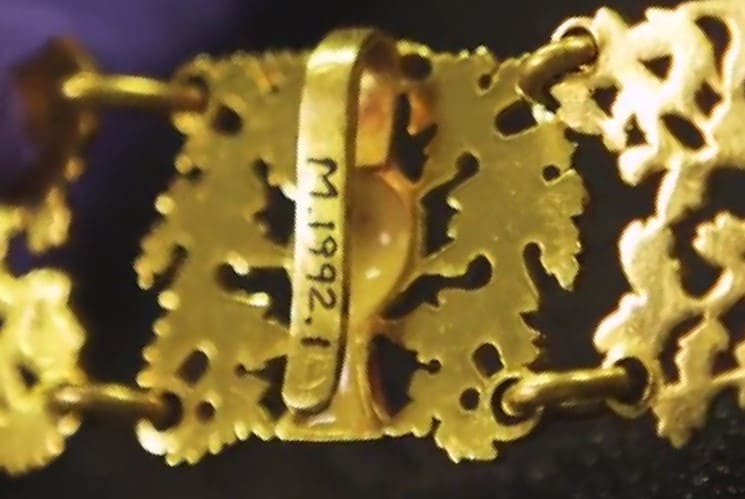 Thistle order collar back.jpg