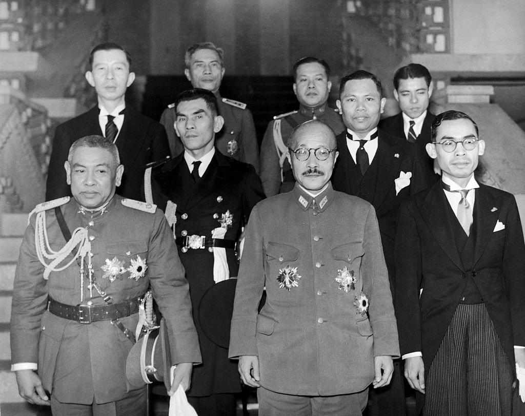 Tojo receives in Tokyo the Lieutenant-General Phya Phahol Pholphaynha Sena.jpg