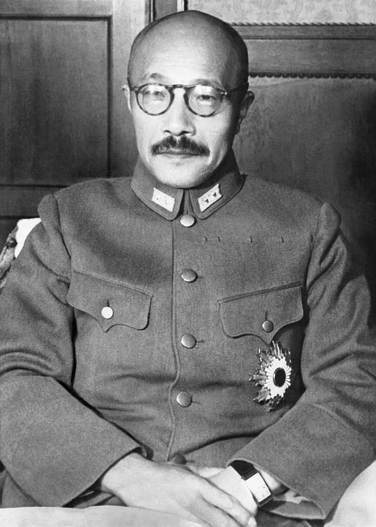 Tojo with Rising Sun order.jpg