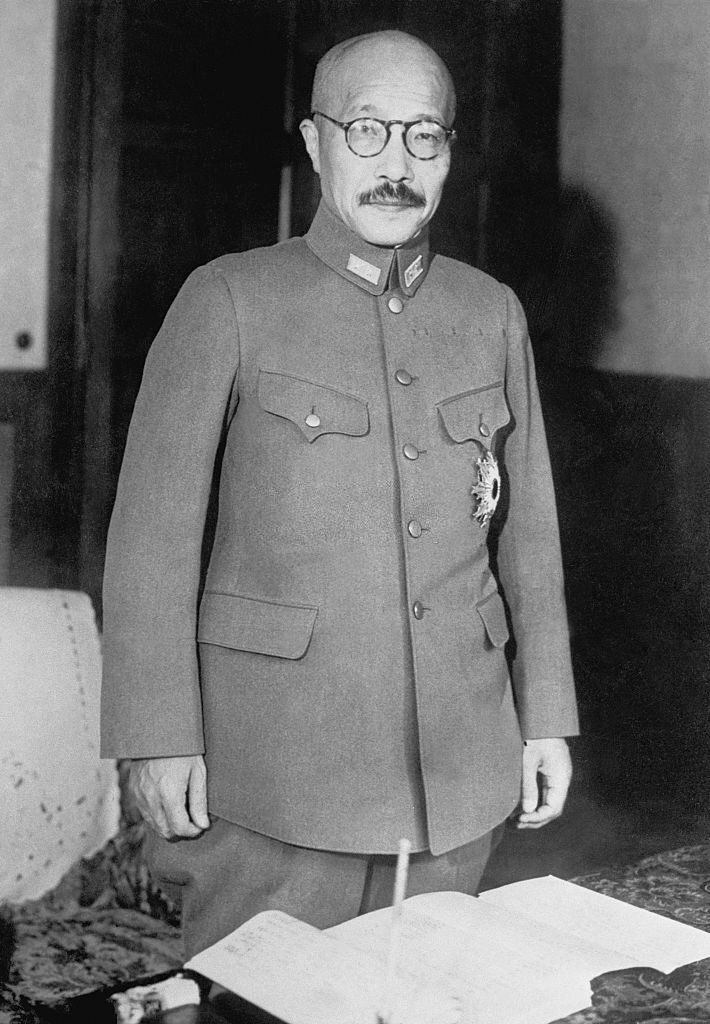 Tojo with  Rising Sun order.jpg