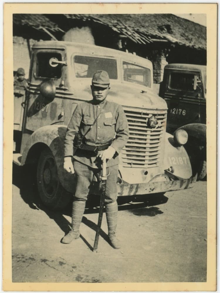 Truck radiator emblem China c.1938-40.jpeg