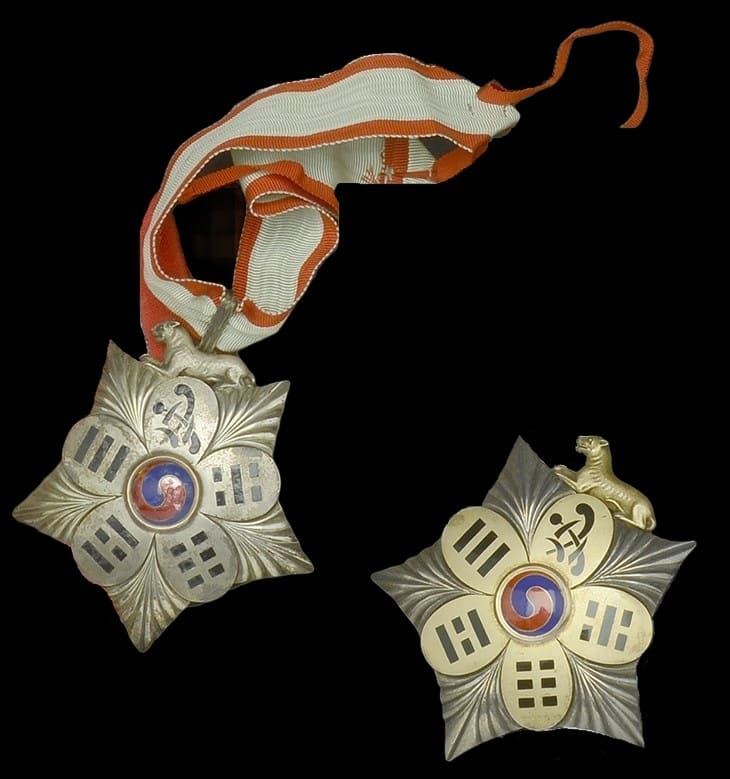 Unknown Imperial Korean award made by the  Russian workshop ARND.jpg