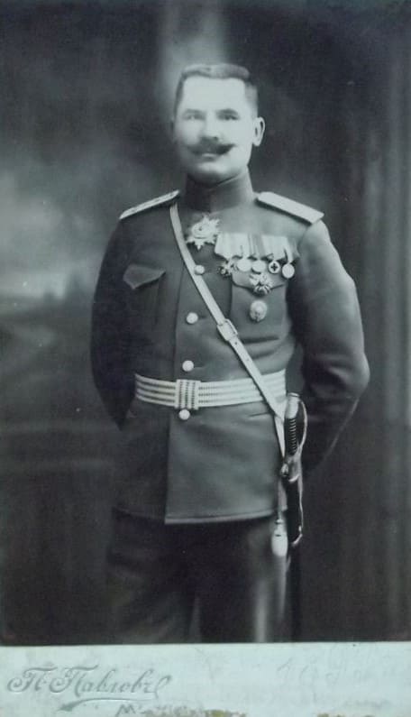 Unknown Russian officer with neck badge of Double Dragon order.jpg