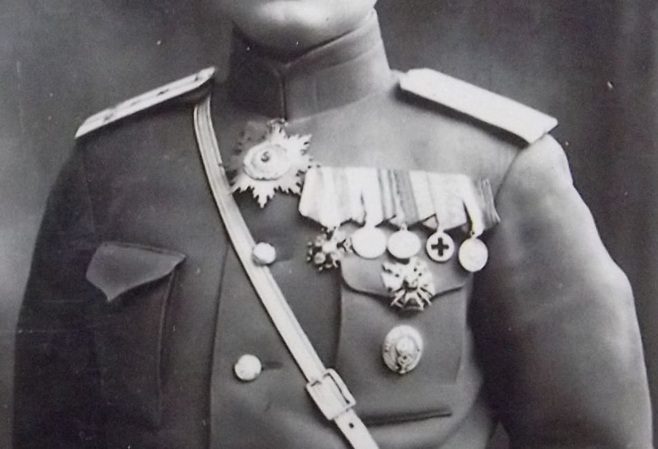 Unknown Russian  officer with neck badge of Double Dragon order.jpg