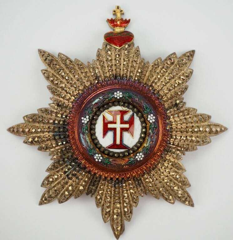 Unmarked diamond-cut breast star with a typical features of Halley workshop.jpg