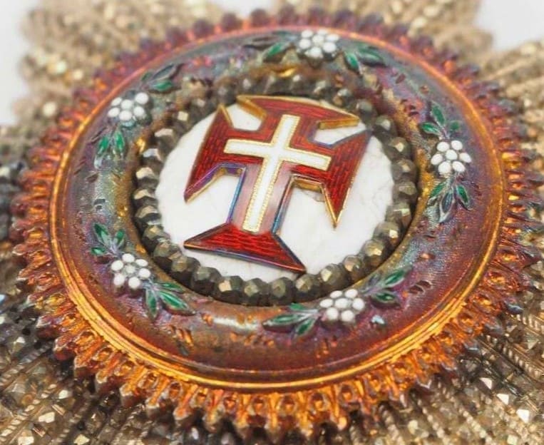 Unmarked diamond-cut breast star with a typical features of Halley  workshop.jpg